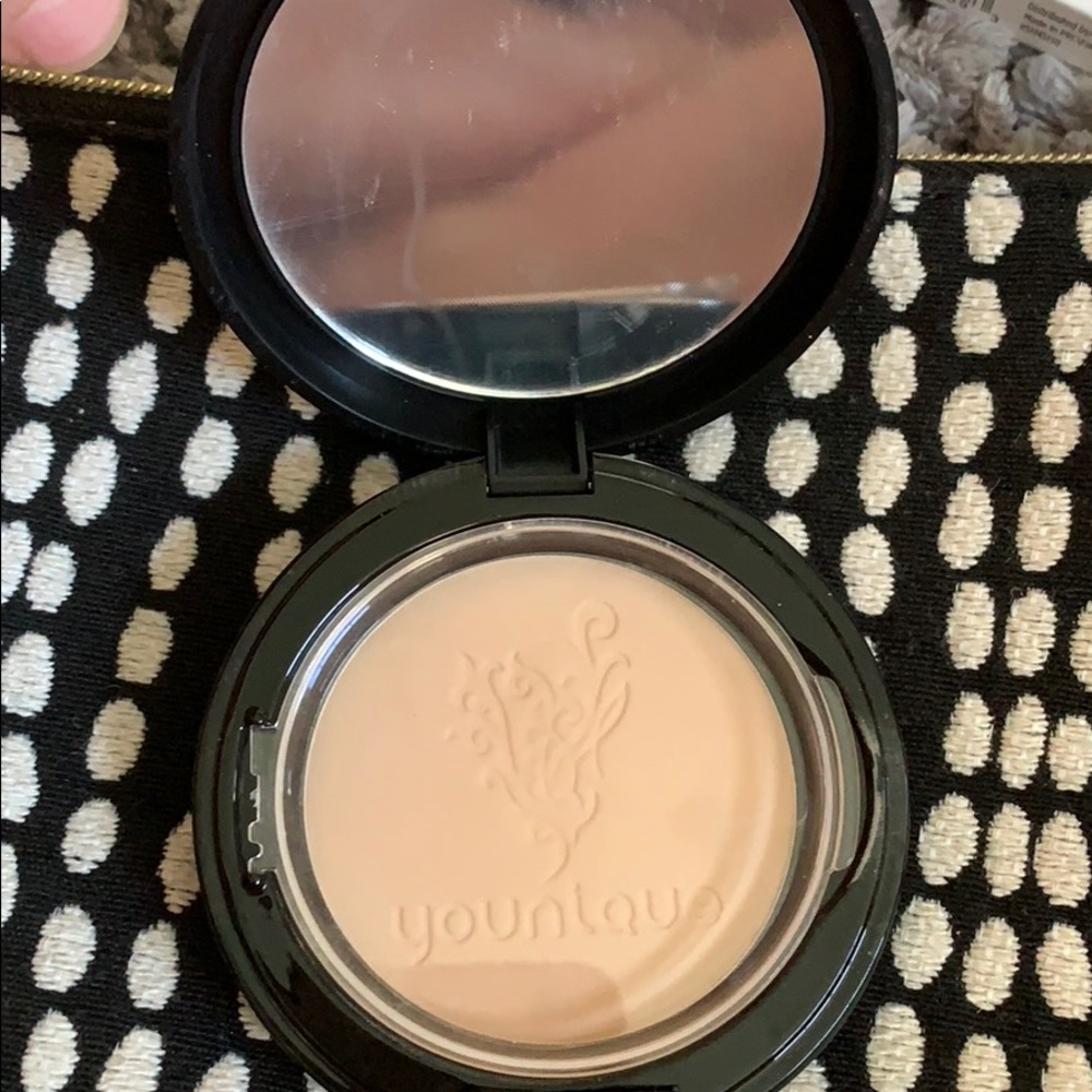 Poplin pressed powder.